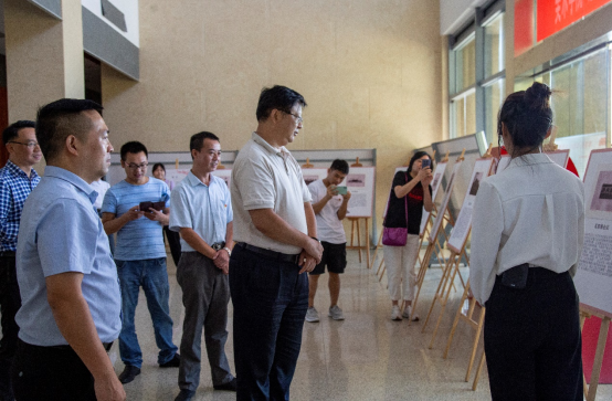 用美术铭记历史 用画笔定格感动​我校美术学院举办“迎国庆、学党史、感党恩”主题活动