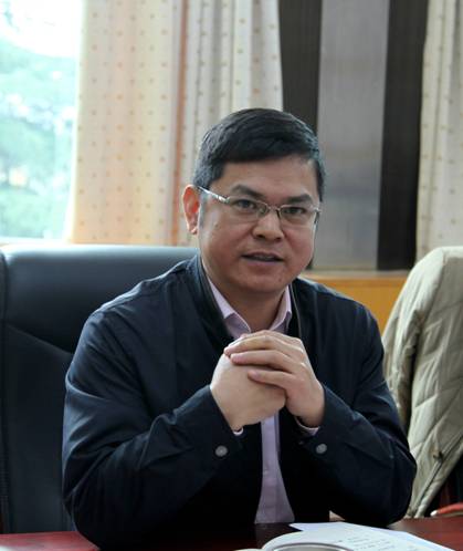 校党委委员,副校长胡忠良作交流发言