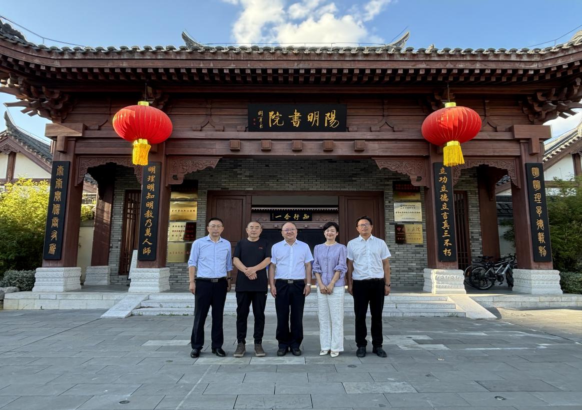 校长吴一文拜访校友会会长唐建荣