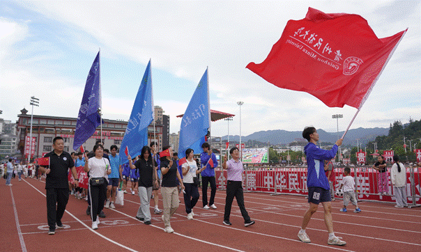 月满“村超”！贵州民族大学中外学子绿茵竞技，共绘中秋友谊画卷