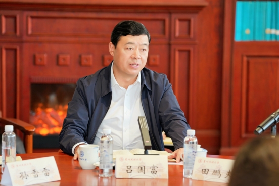 籽籽连心桥・书记校长有约 | 吕国富与青年教师代表交流座谈