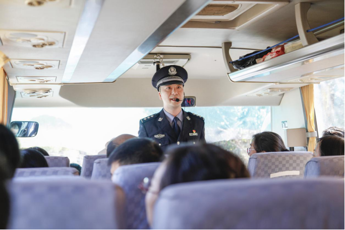 【民大新闻】反腐倡廉 防微杜渐 贵州民族大学赴广