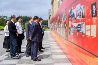 校领导参观“抗日战争中的贵州——纪念中国人民抗日战争暨世界反法西斯战争胜利80周年档案史料展”