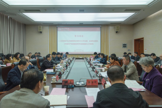 校党委理论学习中心组(扩大）召开2022年第二次集中学习会议