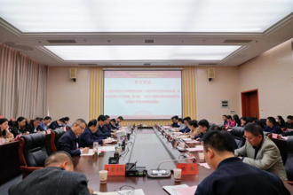 校党委理论学习中心组（扩大）2022年第三次集中学习会议召开