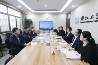 校党委书记褚光荣一行赴浙江工业大学、华东师范大学交流并看望挂职干部
