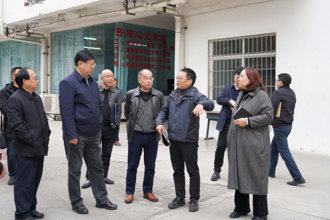 聚焦师生“急难愁盼” 校党委书记褚光荣率队赴花溪校区开展“我为群众办实事”专题调研