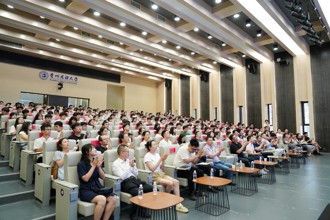 中国工程院院士贺克斌应邀为我校师生作学术报告