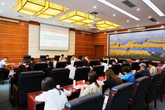 贵州民族大学党委理论学习中心组（扩大）暨党纪学习教育集中学习研讨会议召开
