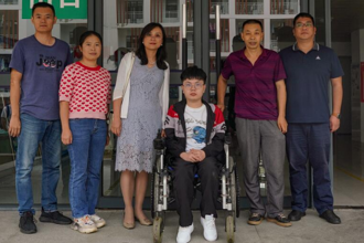 励志少年初入民大 校园关怀暖人心扉