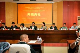 贵州民族大学中国非遗传承人研培计划“2022年度贵州民族服饰制作技艺传承与创新设计研修班”与“2023年度蜡染技艺及创新拓展应用研修班”开班