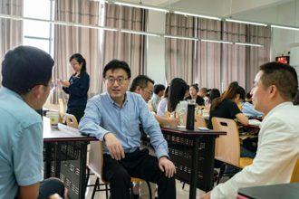 校党委副书记杨声国深入思政课堂听课