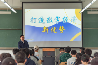校党委副书记、校长王林为本科生上形势与政策课