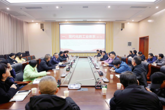 贵州省委政策研究室副主任肖章杰应邀赴我校作专题辅导