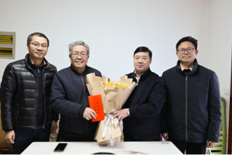 传递组织温暖 共话发展新篇校领导春节前夕开展走访慰问活动