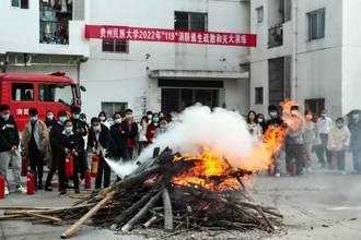 我校举行2022年“119”消防安全逃生疏散暨灭火演练