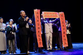 新闻传奇的舞台重塑与文化回响 贵州民族大学传媒学院大型原创话剧《黔人六逸》首演获赞