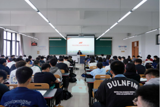 “数读”百年精神 汲取奋进伟力 校党委副书记张鹏程为学生讲授形势与政策课
