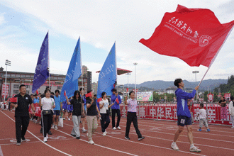 月满“村超”！贵州民族大学中外学子绿茵竞技，共绘中秋友谊画卷