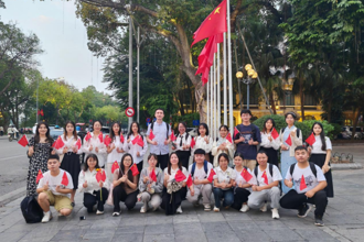 贵州民族大学赴越南留学师生参加习近平总书记访越迎接活动