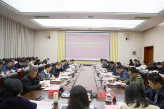 校党委理论学习中心组（扩大）2025年第六次专题学习研讨会召开