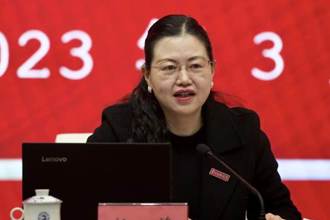 全国人大代表、我校研究生院院长杜薇教授为师生宣讲全国两会精神