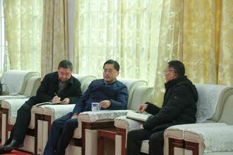 校党委副书记杨声国与联系专家人才、党外代表人士座谈交流