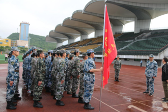 征兵宣传进宿舍 民大学子热情高 花溪区人武部朱峰部长一行赴贵州民族大学开展国防教育和征兵宣传动员