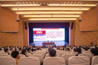 校党委书记褚光荣向师生宣讲党的二十大精神