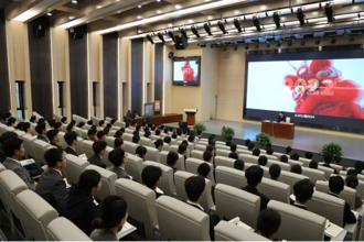 校党委书记褚光荣为学生讲授形势与政策课