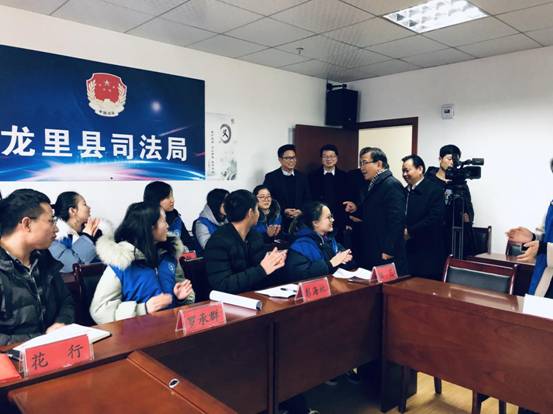 校党委书记张学立看望148法律援助志愿者1