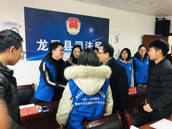 校党委书记张学立看望148法律援助志愿者5