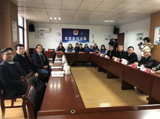 校党委书记张学立看望148法律援助志愿者6