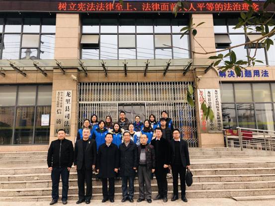 校党委书记张学立看望148法律援助志愿者7