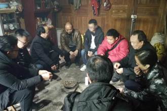 “情系贫困生 家访送温暖”连续第四年推进 张鹏程 胡忠良 周杰 王林 韦维 吴嶷晖深入贫困生家庭送温暖