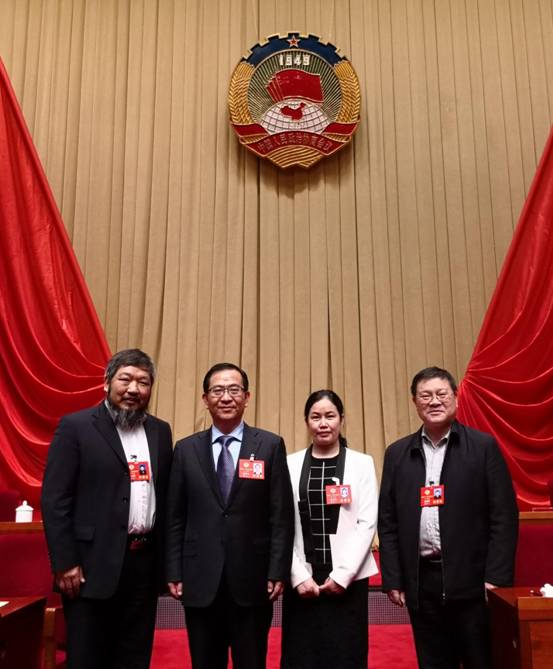 我校参加会议的张学立、卢云辉、龙耀宏、陈月巧四名委员