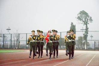 我校新老校区举行开学升国旗仪式 张学立 陶文亮讲话 张鹏程 胡忠良 周杰 王林 韦维 吴嶷晖出席