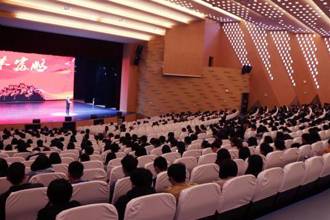 学习雷锋纪念日表彰大会（事迹报告会）暨学雷锋志愿者服务活动举行 陶文亮为丰富鹏 齐飞 林开彬颁奖