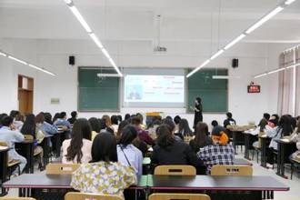 校党委书记张学立深入教学一线指导思政课教学