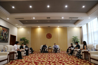 贵州省人大原副主任 贵州民族大学校友禄文斌应邀来校参加口述史访谈校党委书记张学立 副厅级干部唐建荣参加会谈