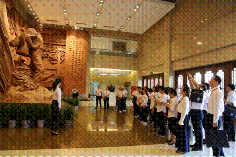 http://www.gzmu.edu.cn/images/19/07/04/135samnqg2/hcwe_vsb4C1D1206.png