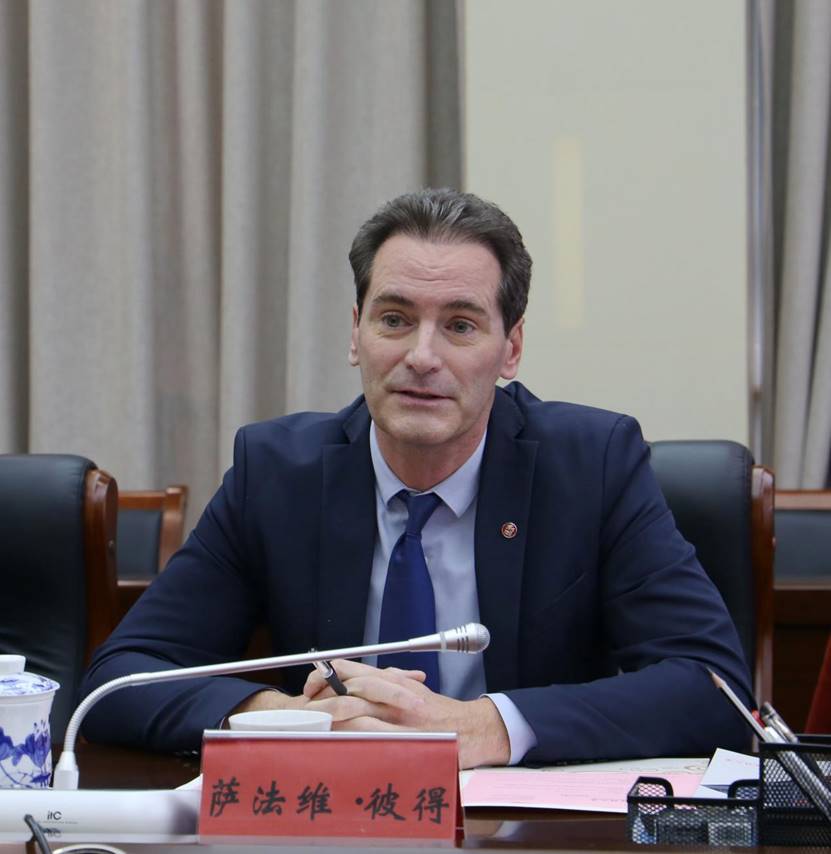 匈牙利人力资源部副国务秘书长Sárfalvi Péter（萨法维·彼得）