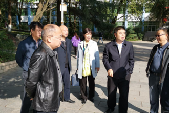 校领导陶文亮、熊元、周杰调研花溪校区提升改造及民生工程项目