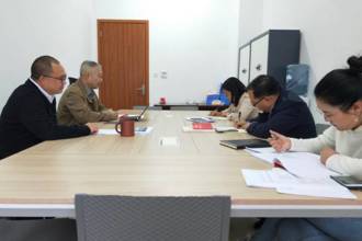 校党委委员、纪委书记、省监委驻贵州民族大学监察专员吴嶷晖为校纪委监察室党支部上专题党课