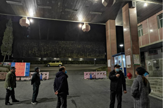 【疫情防控】让党旗在疫情防控一线高高飘扬 学校党员干部在疫情防控一线践行初心使命