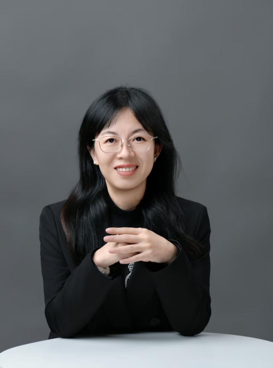 覃元 个人照片