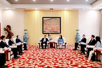 深化两校合作共促联合学院高质量发展英国林肯大学代表团访问贵州民族大学